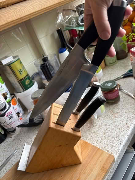 Photo of free Wooden knife block and 4 knives (Limehouse E1) #2