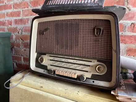 Photo of free Vintage valve radio, large (New Malden SW20) #1