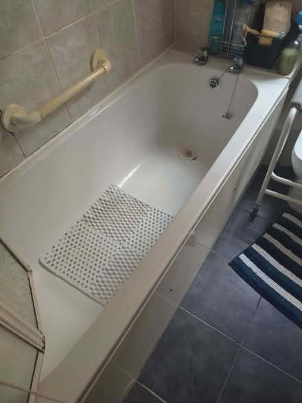 Photo of free Bath and sidepanel 103 cm x 67 cm (Reabrook Estate SY3) #1