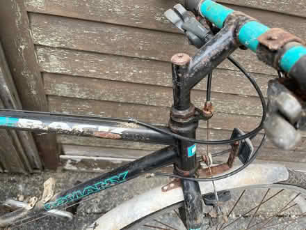 Photo of free Women’s Ridgeback hybrid bike (BD18 Shipley) #3