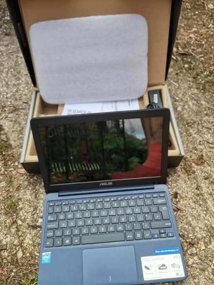 Photo of free ASUS windows laptop (Caversham Heights RG4) #2
