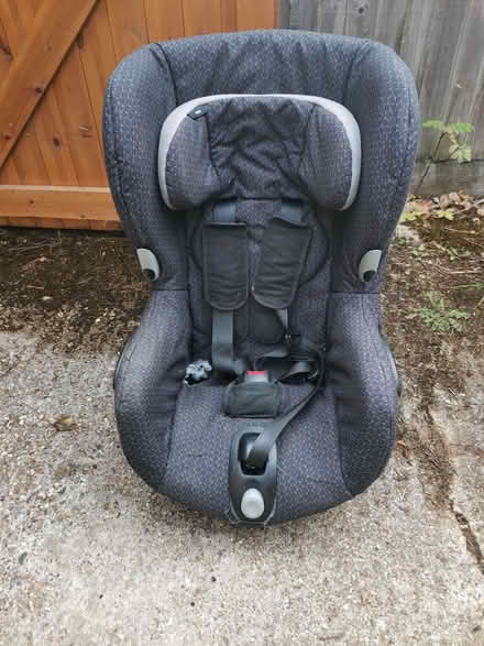 Photo of free kids car seat (Caversham Heights RG4) #2