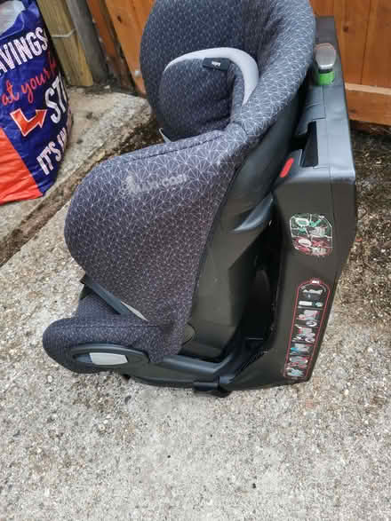 Photo of free kids car seat (Caversham Heights RG4) #1