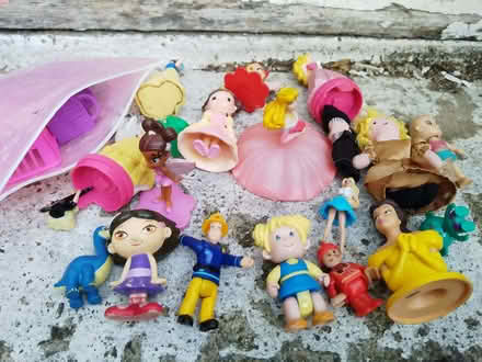 Photo of free Miscellaneous small plastic toys (Beulah Hill CR7) #1