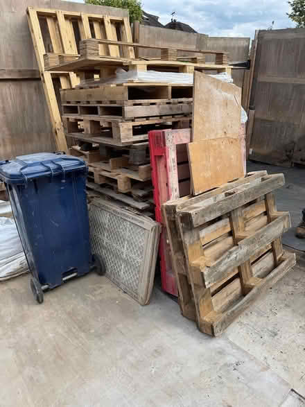 Photo of free wood pallets (w5 3ed) #1