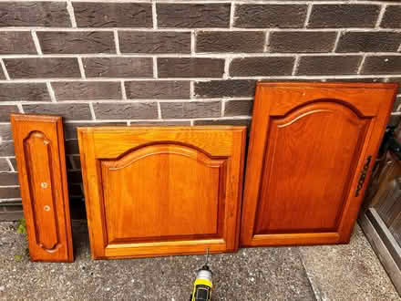 Photo of free Solid Oak kitchen doors for refurbishing (Spondon DE21) #1