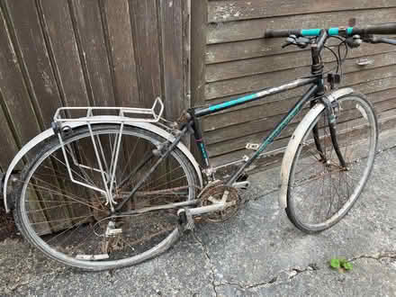 Photo of free Women’s Ridgeback hybrid bike (BD18 Shipley) #2