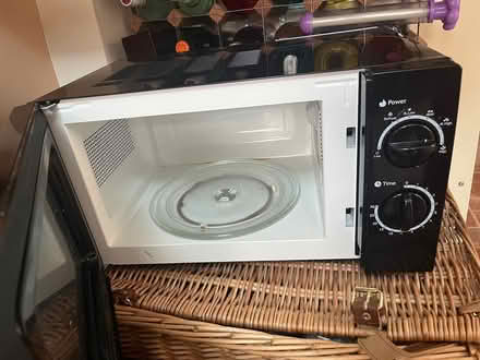 Photo of free 700W microwave oven (Charney Bassett OX12) #2