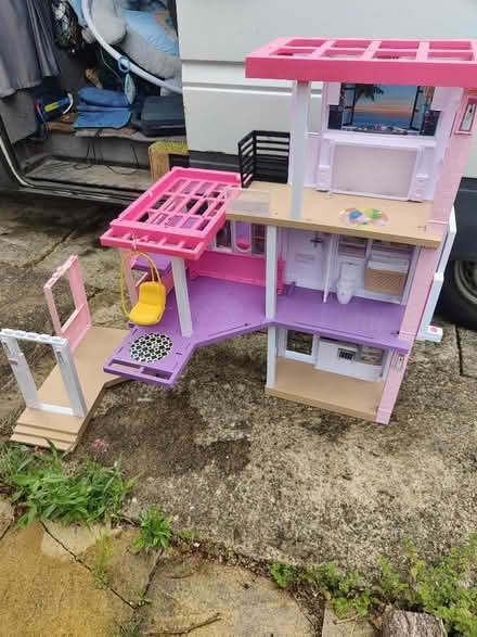 Photo of free Large dolls house (Putnoe MK41) #1