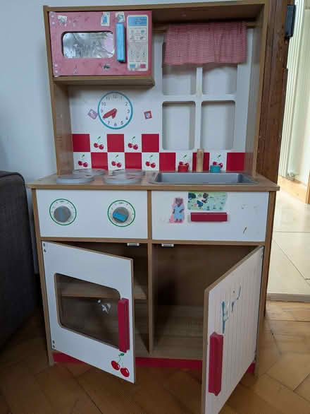 Photo of free Play kitchen and supplies (Florence Park OX4) #4
