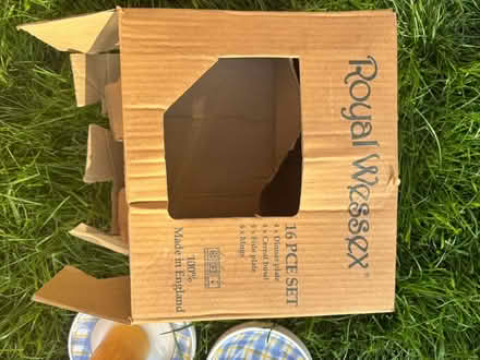 Photo of free Dinner set x4 (RG12) #2