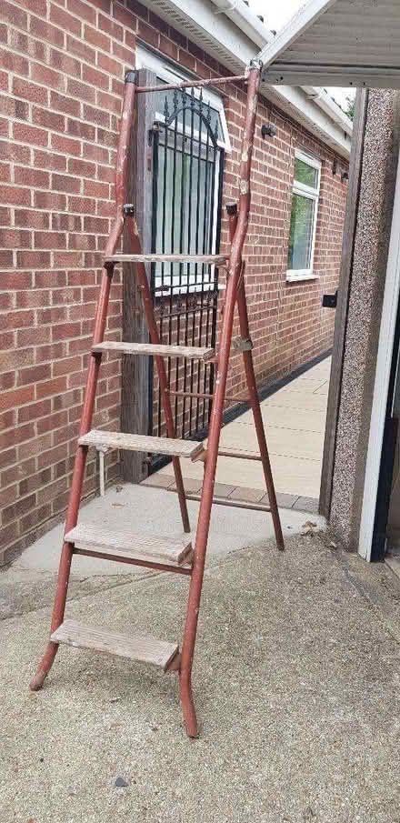 Photo of free 6' Metal ladder (Stubbington PO14) #2