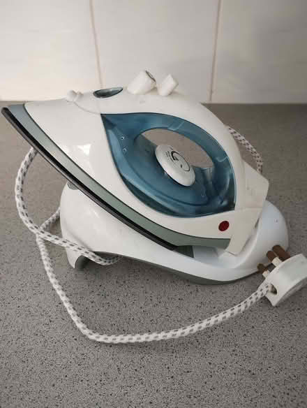 Photo of free Steam iron (Chalfont Common SL9) #1