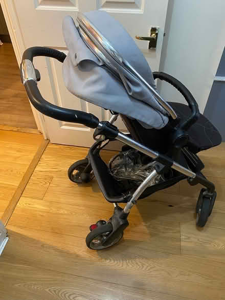 Photo of free Silvercross wayfarer pram (Tooting SW17) #4