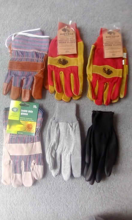 Photo of free garden/work gloves (Waterlooville) #1