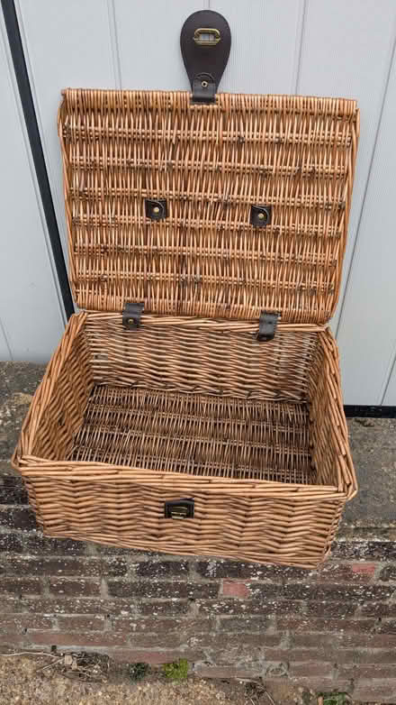 Photo of free Empty Wicker Hamper (Chesham HP5) #1