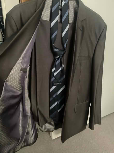 Photo of free Men’s suit and tie (TW4) #2
