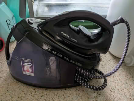 Photo of free Faulty steam iron (HA9 9h) #1