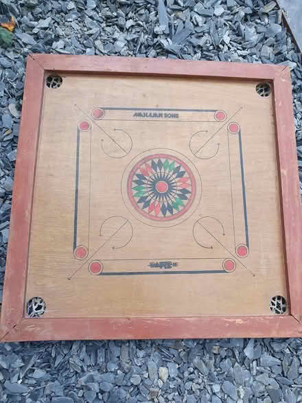 Photo of free Carrom board & set of pieces (Twickenham TW2) #1