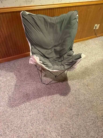 Photo of free Lounge chair (Des Peres) #1