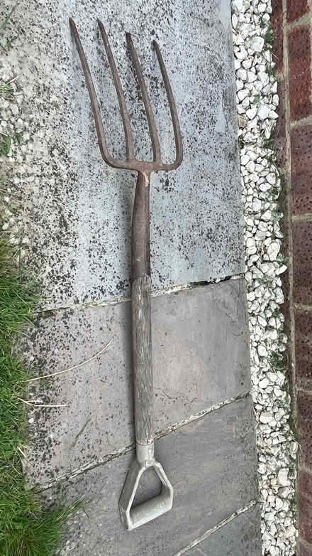 Photo of free Garden fork (Charlton OX12) #3