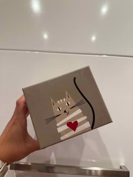 Photo of free Cute little empty box (Newbury Park IG2) #1