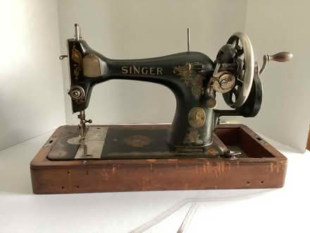 Photo of Singer Sewing Machine - or Easy To Use Machine (Barons Court W6) #1