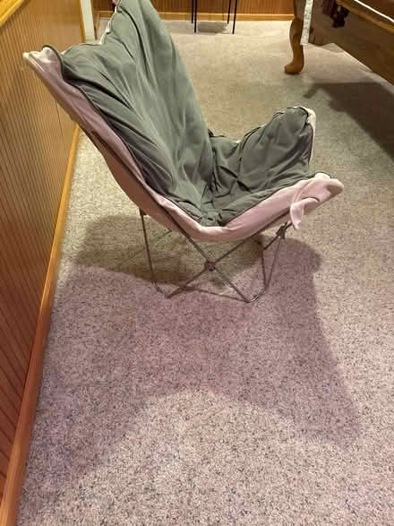 Photo of free Lounge chair (Des Peres) #2