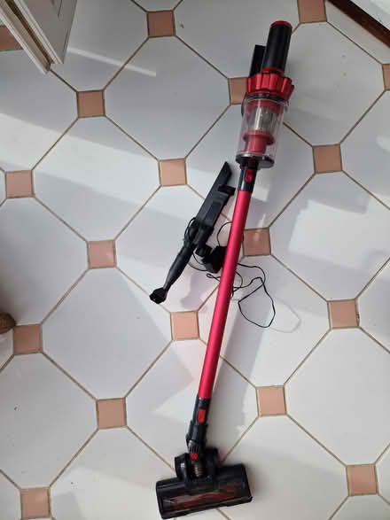 Photo of free Fonctionning vacuum cleaner (Walton-on-Thames KT12) #1