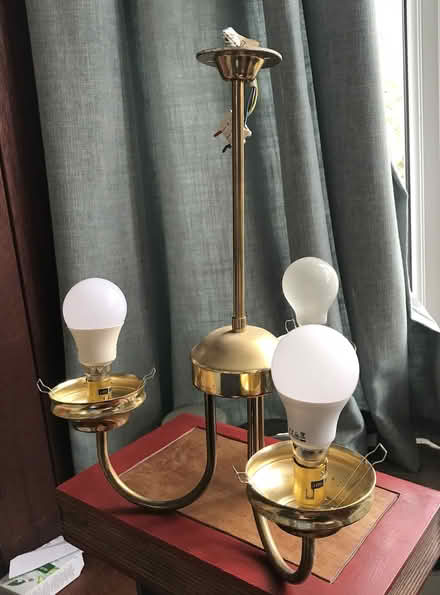 Photo of free Light fitting for 3 bulbs (Kidlington OX5) #2