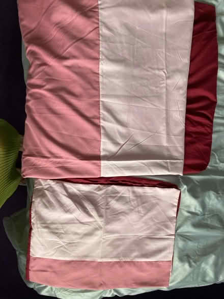 Photo of free Red dbl duvet set (Swindon SN5) #1