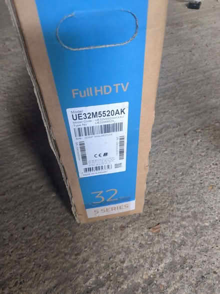 Photo of free Samsung 32 inch HD TV with remote & small stand. (Harpenden AL5) #2