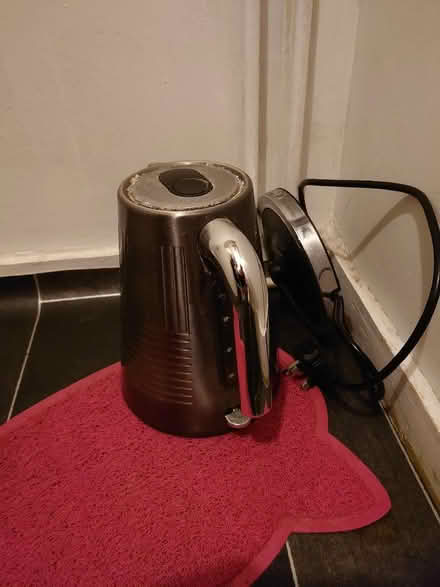Photo of free Russell Hobbs Kettle - fully working - needs descaling (Bradwell Common MK13) #1