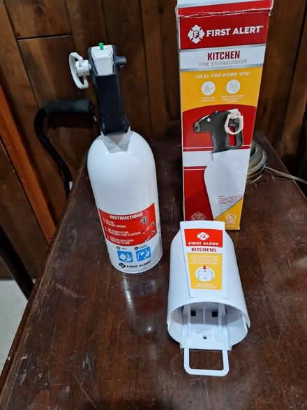 Photo of free Kitchen Fire Extinguisher (Aurora - Iliff & Peoria) #1