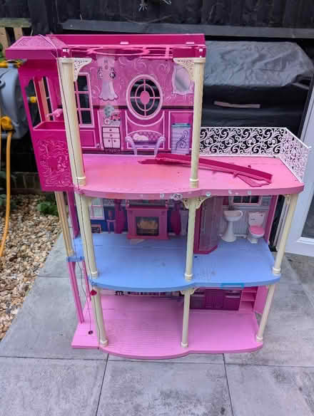 Photo of free Very brittle old slightly damaged barbie dollhouse (Broomgrove TN34) #4