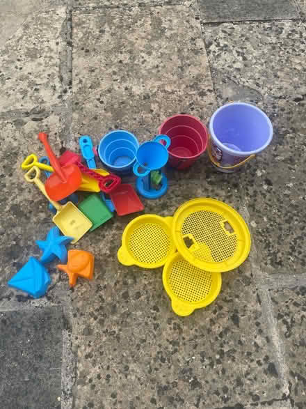 Photo of free Bucket and spades beach set (South Leigh OX29) #1
