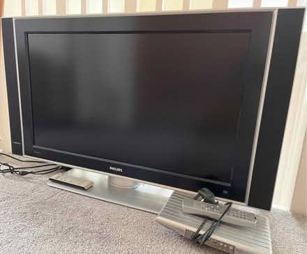 Photo of free 32 inch tv (not Smart) (Tolworth KT5) #1