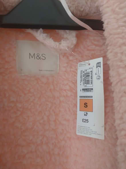 Photo of free fluffy snuggly wrap type thing (GU22) #2