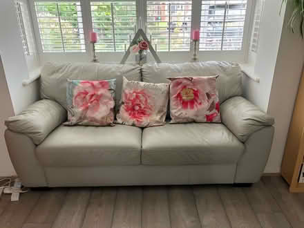 Photo of free 3 seater sofa (Stevenage SG1) #1