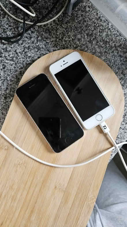Photo of free Working iPhone SEs (Barden Park, Tonbridge) #1