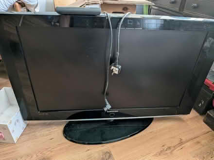 Photo of free Samsung TV (Near Queen Victoria Hospital) #1