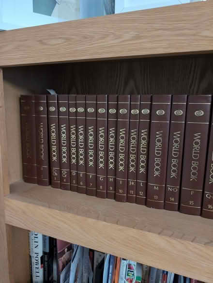 Photo of free Encyclopedias (MK42) #1