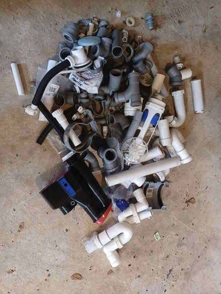Photo of free plumbing bits, various (Chiseldon SN4) #1