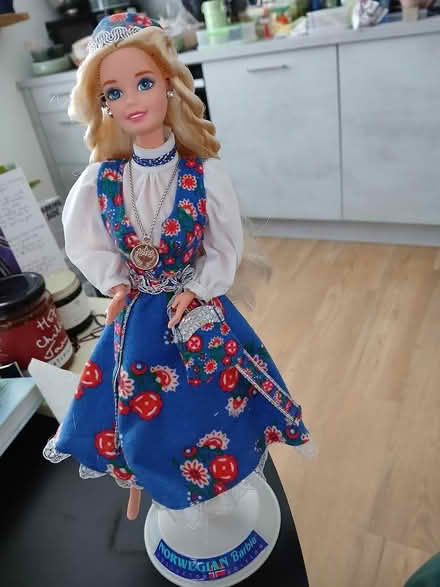 Photo of free 'Dolls of the world' Barbie (E3) #1