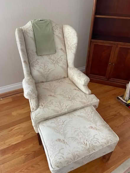 Photo of free cushion armchair (94025) #1