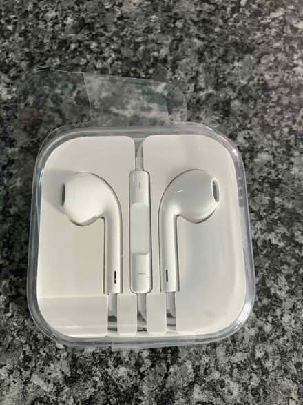 Photo of free Apple wired earphone (Stevenage SG1) #1