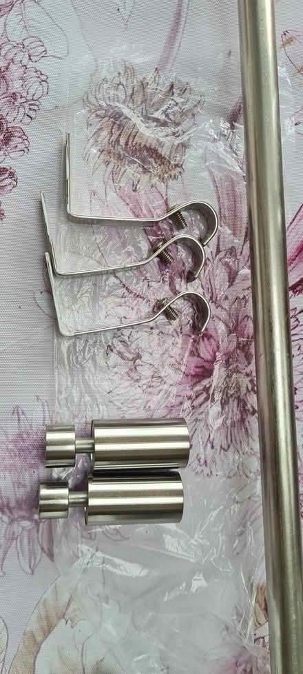 Photo of free Extendable curtain pole (W7) #1