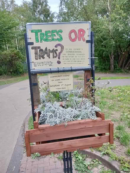 Photo of Any dark paint (Craigleith EH4) #1