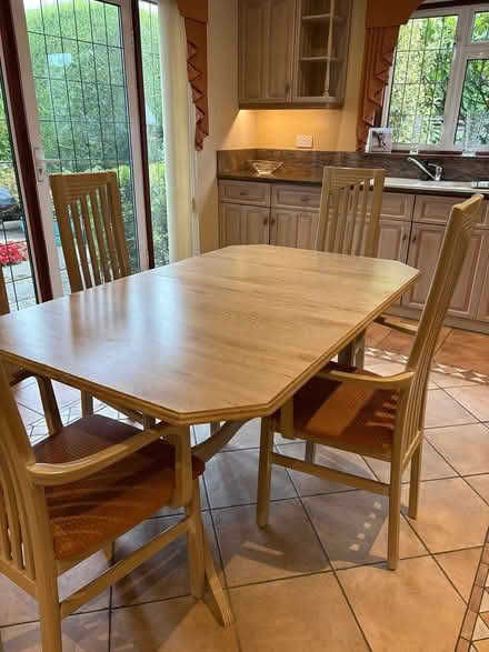 Photo of free Extending table and chairs (Orpington) #1