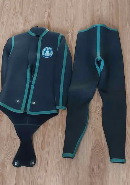 Photo of free Wet suit size SM (Ham TW10) #1